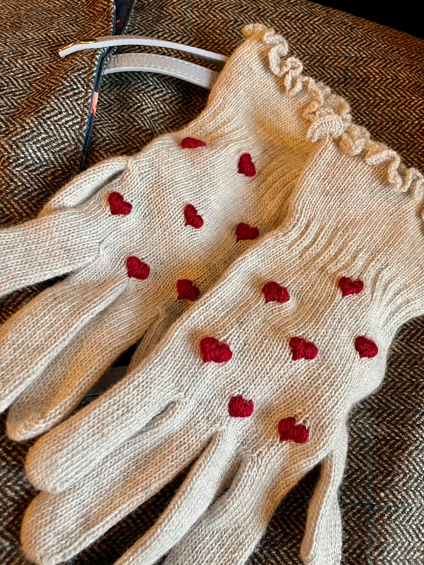 Guanti in Lana Grigio chiaro con Ricamo cuoricini bordeaux