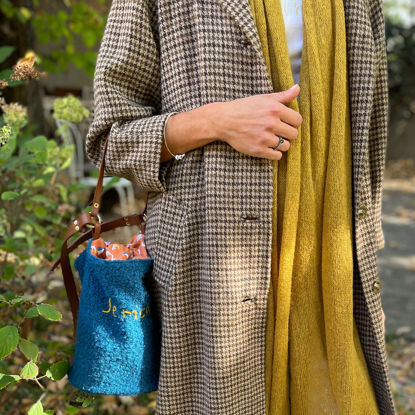 Rita_Ricami_Borsa_Secchiello_Oggi_No_Boucle_Plain_Blu_RicamoGiallo4
