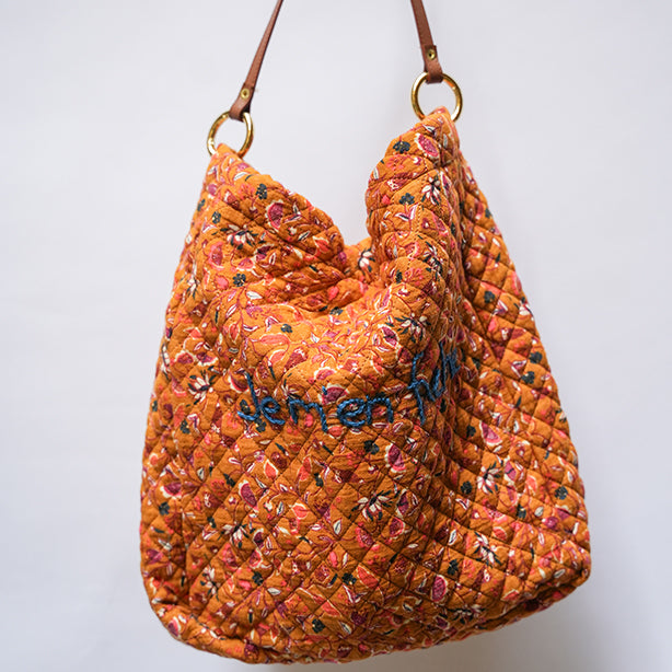 Rita_Ricami_Borsa_Tracolla_Je_m_en_fiche_Matelasse_Pattern_ArancioneFiori_Ricamo_Blu1