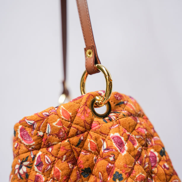 Rita_Ricami_Borsa_Tracolla_Je_m_en_fiche_Matelasse_Pattern_ArancioneFiori_Ricamo_Blu3