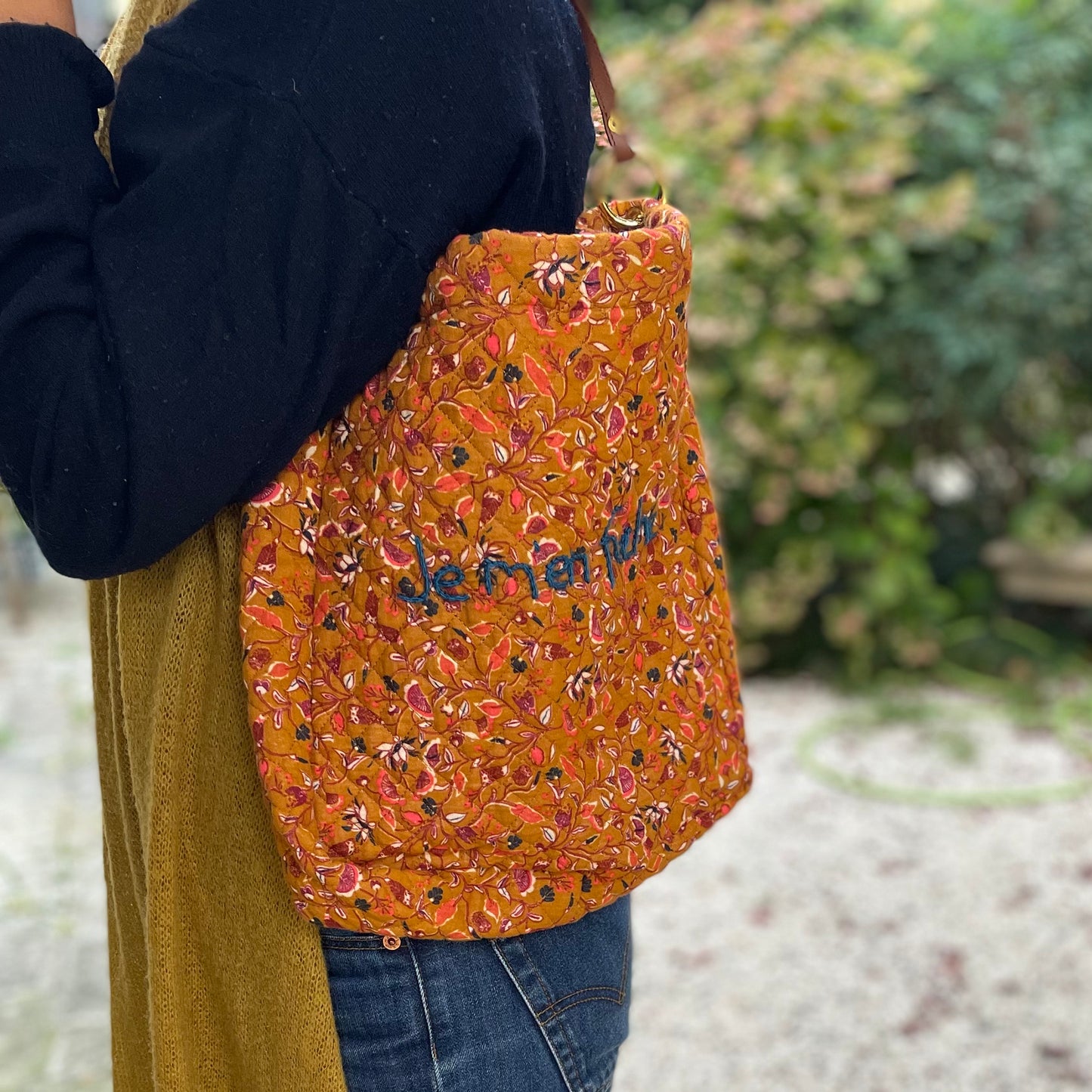 Rita_Ricami_Borsa_Tracolla_Je_m_en_fiche_Matelasse_Pattern_ArancioneFiori_Ricamo_Blu6