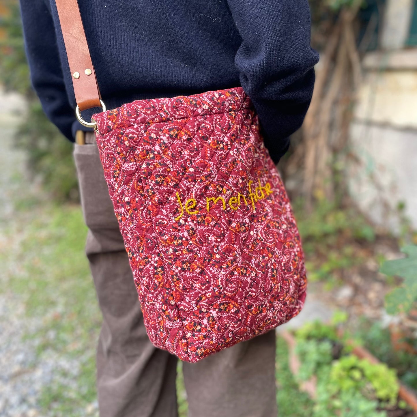 Rita_Ricami_Borsa_Tracolla_Je_m_en_fiche_Matelasse_Pattern_RossoFiori_Ricamo_Giallo3