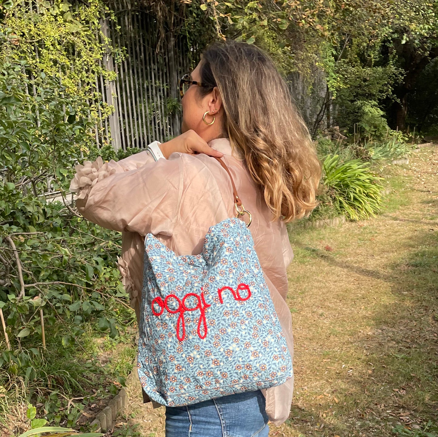 Rita_Ricami_Borsa_Tracolla_Oggi_No_Matelasse_Pattern_AzzurroFiori_Ricamo_Rosso7