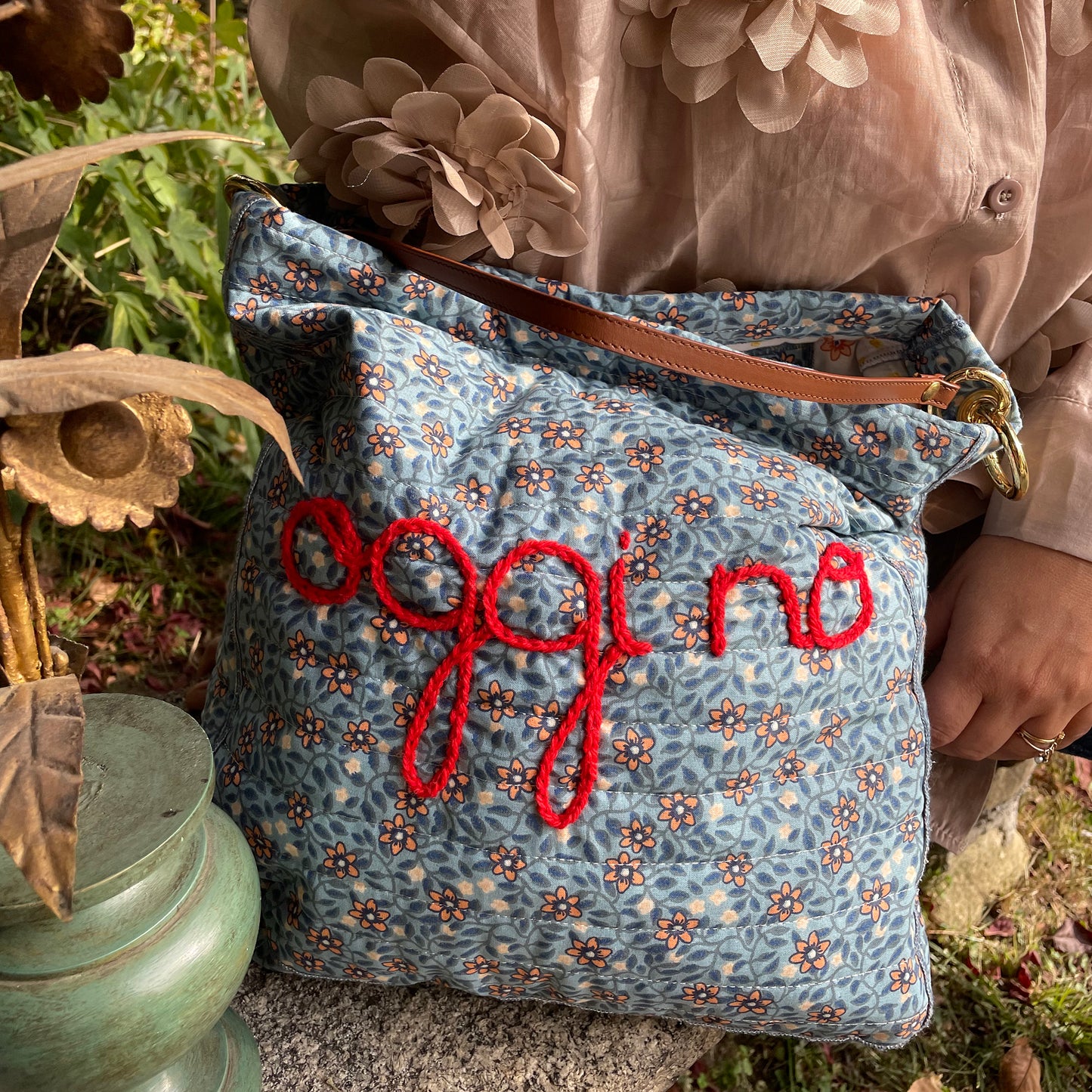 Rita_Ricami_Borsa_Tracolla_Oggi_No_Matelasse_Pattern_AzzurroFiori_Ricamo_Rosso8