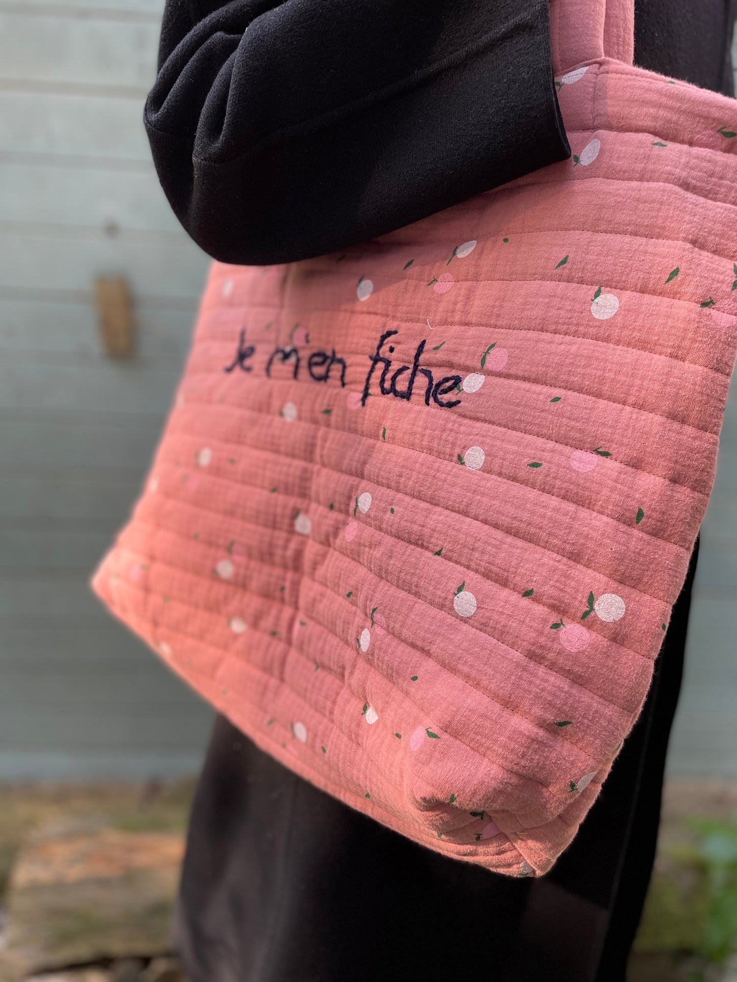 Rita_Ricami_Borsa_WeekEnd_Je_m_en_fiche_Matelasse_Pattern_RosaMele_RicamoBlu4
