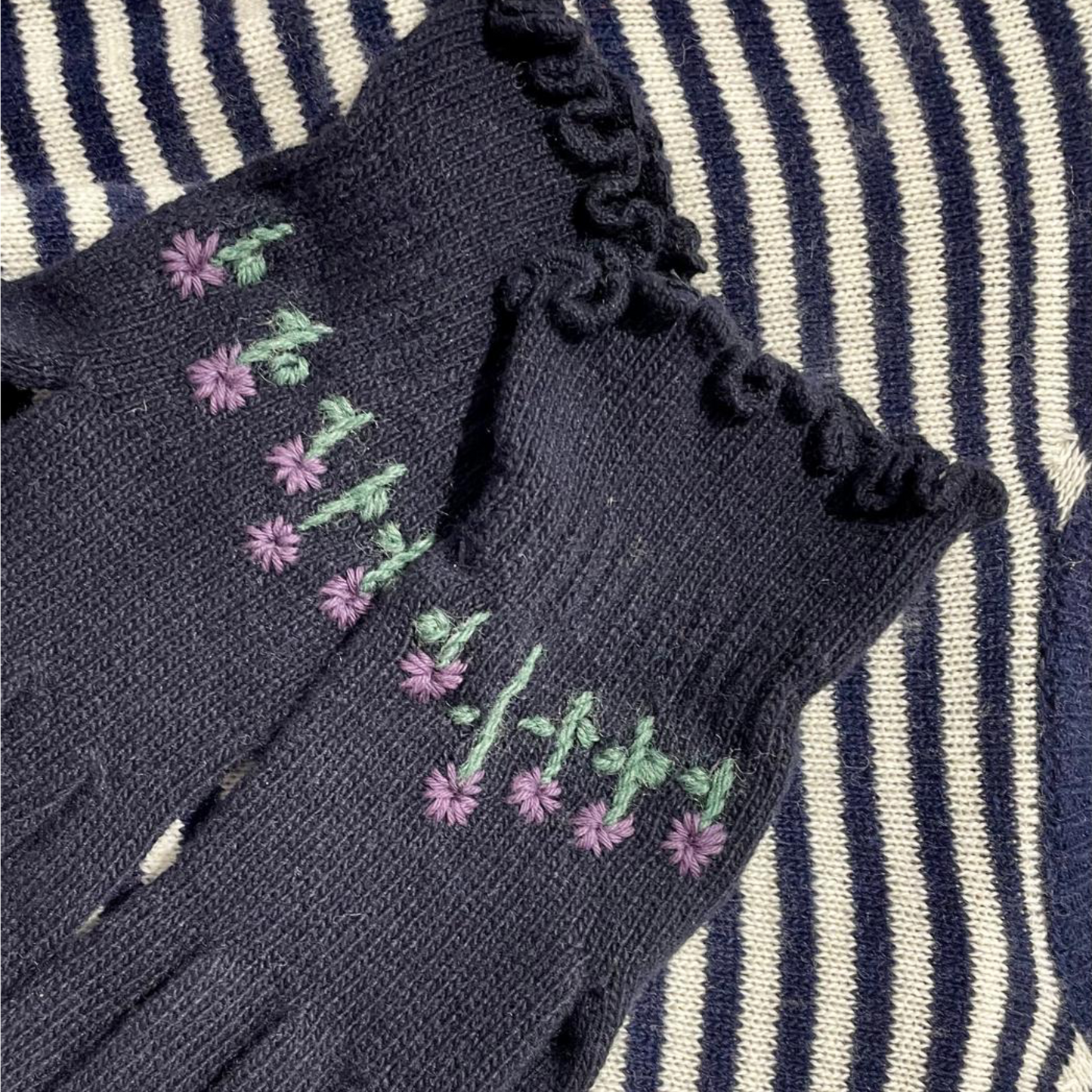 Guanti in Lana Blu con Ricamo Floreale