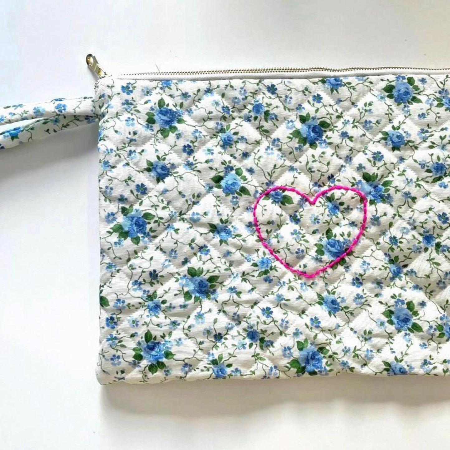 Pochette Matelassé Provenza Azzurro Ricamata Con Cuore