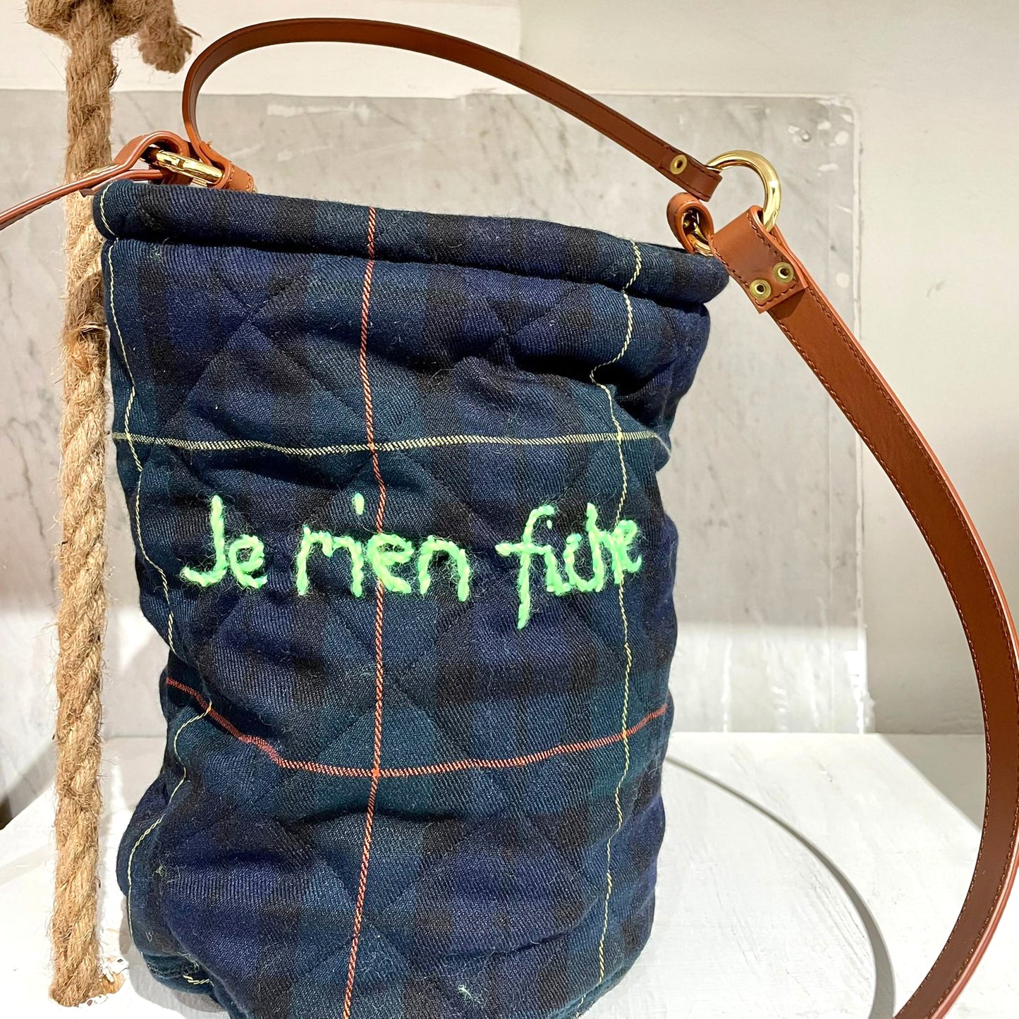 Borsa Secchiello Matelassé "Je m'en fiche" Tartan Blu Scuro