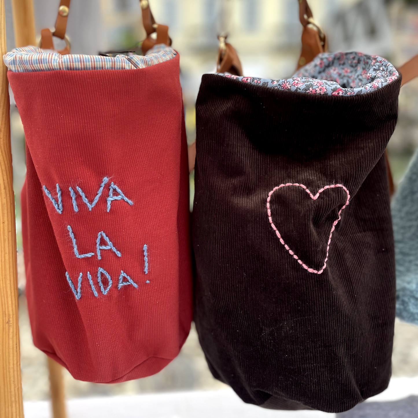 Borsa Secchiello Velluto a Costine Marrone con Cuore Ricamato Rosa