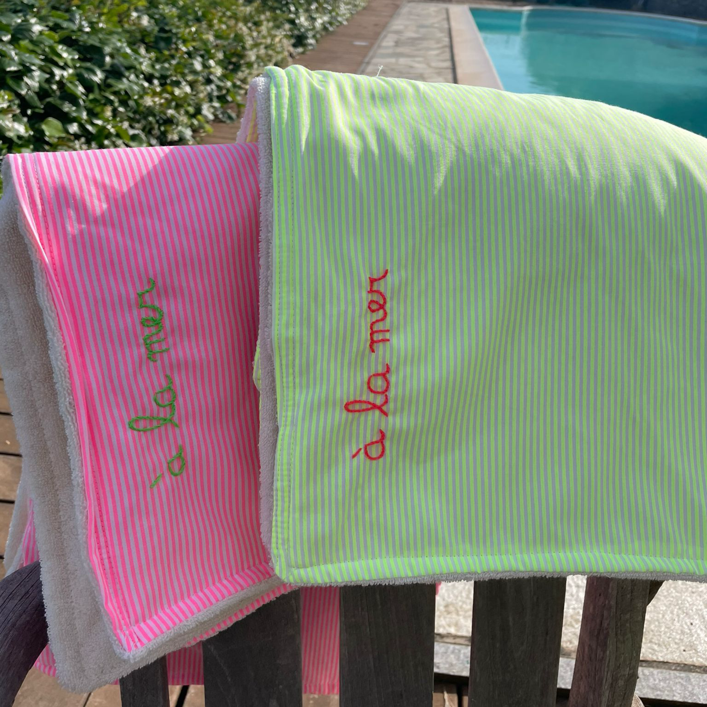 Telo Mare a Righine Gialle Fluo&Bianche Ricamato "À la mer"