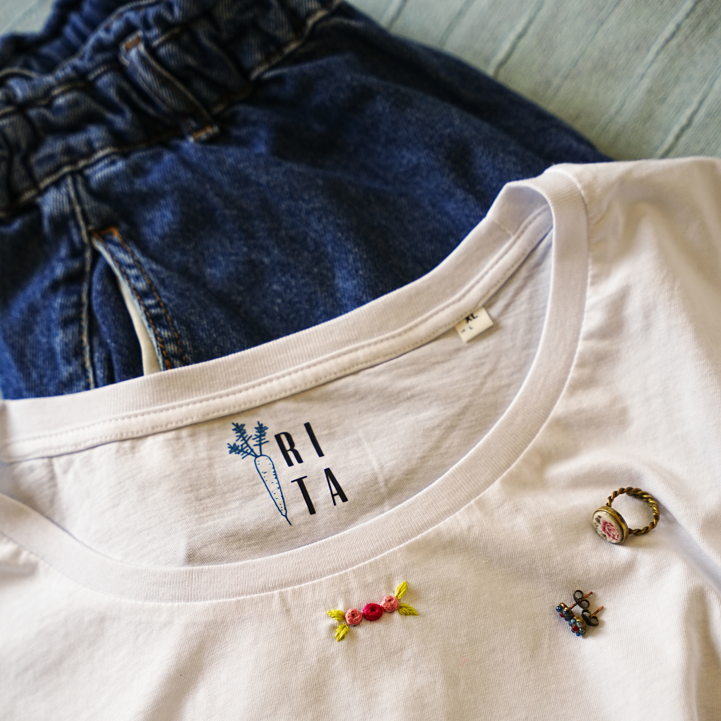 T-Shirt Ricamo Fiori