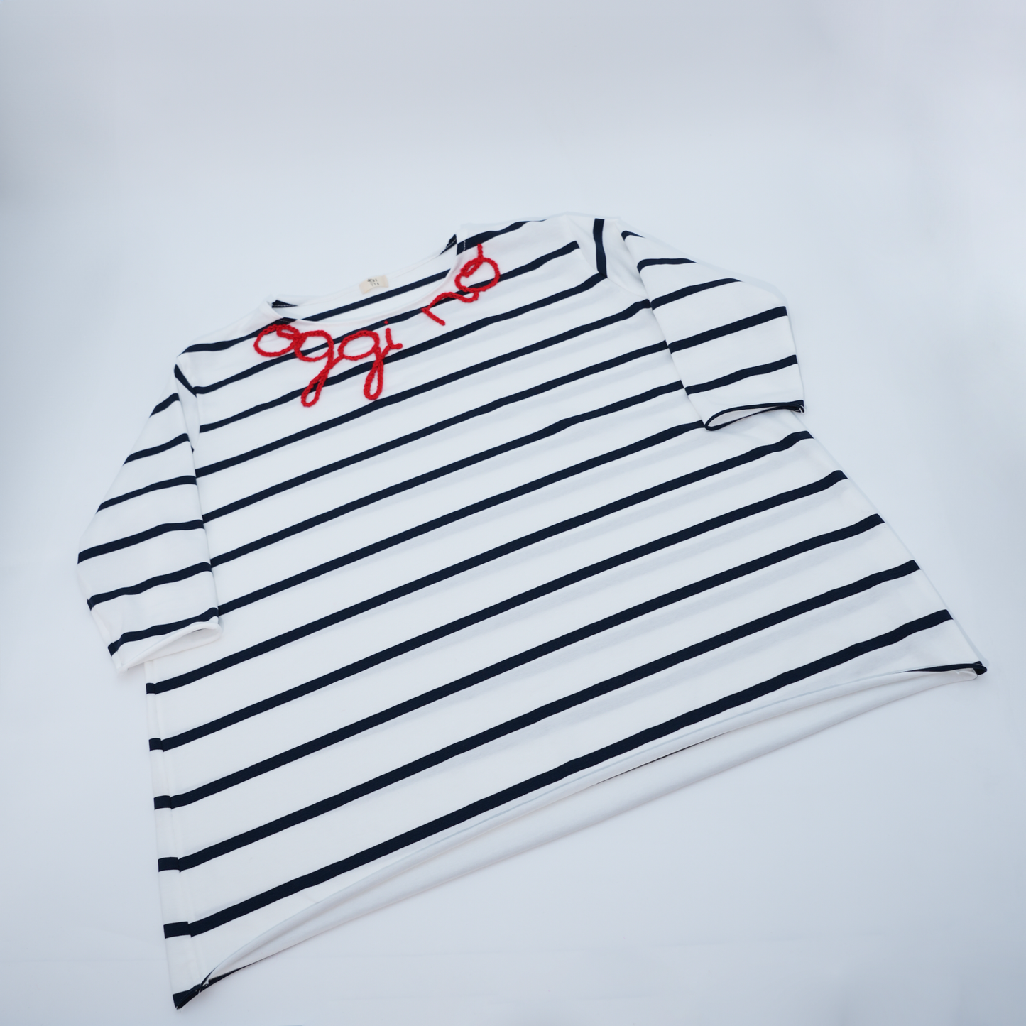 T-Shirt manica 3/4 a righe bianche e blu "Oggi no"