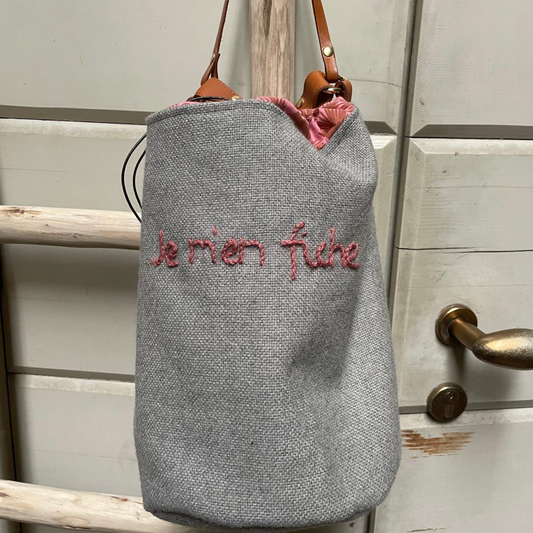 Borsa Secchiello in Lana Grigia "Je m'en fiche"