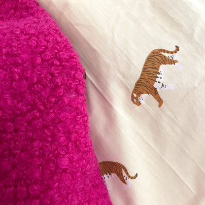 Pochette Bouclè Fucsia Ricamata "Je m'en fiche"