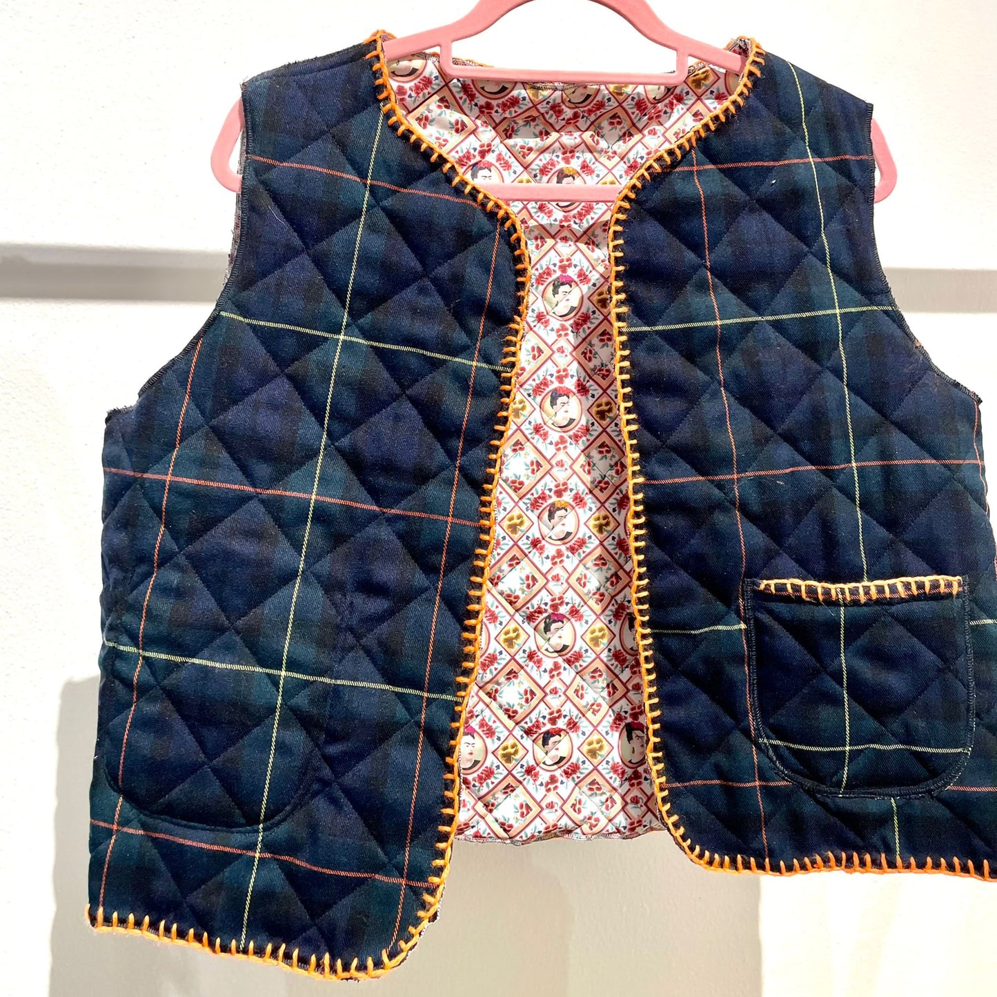 Gilet Matelassè Double Face Tartan Blu Scuro/Frida Kahlo