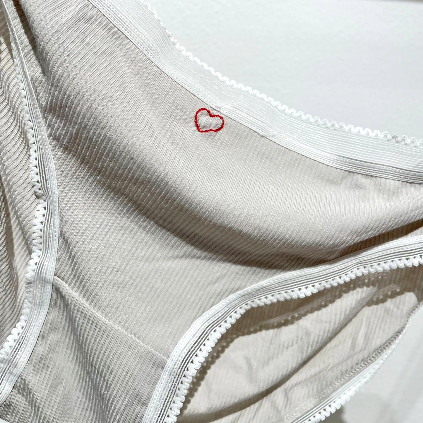 Rita_Ricami_Slip_Pizzo_Grigio_Chiaro_Cuore_01