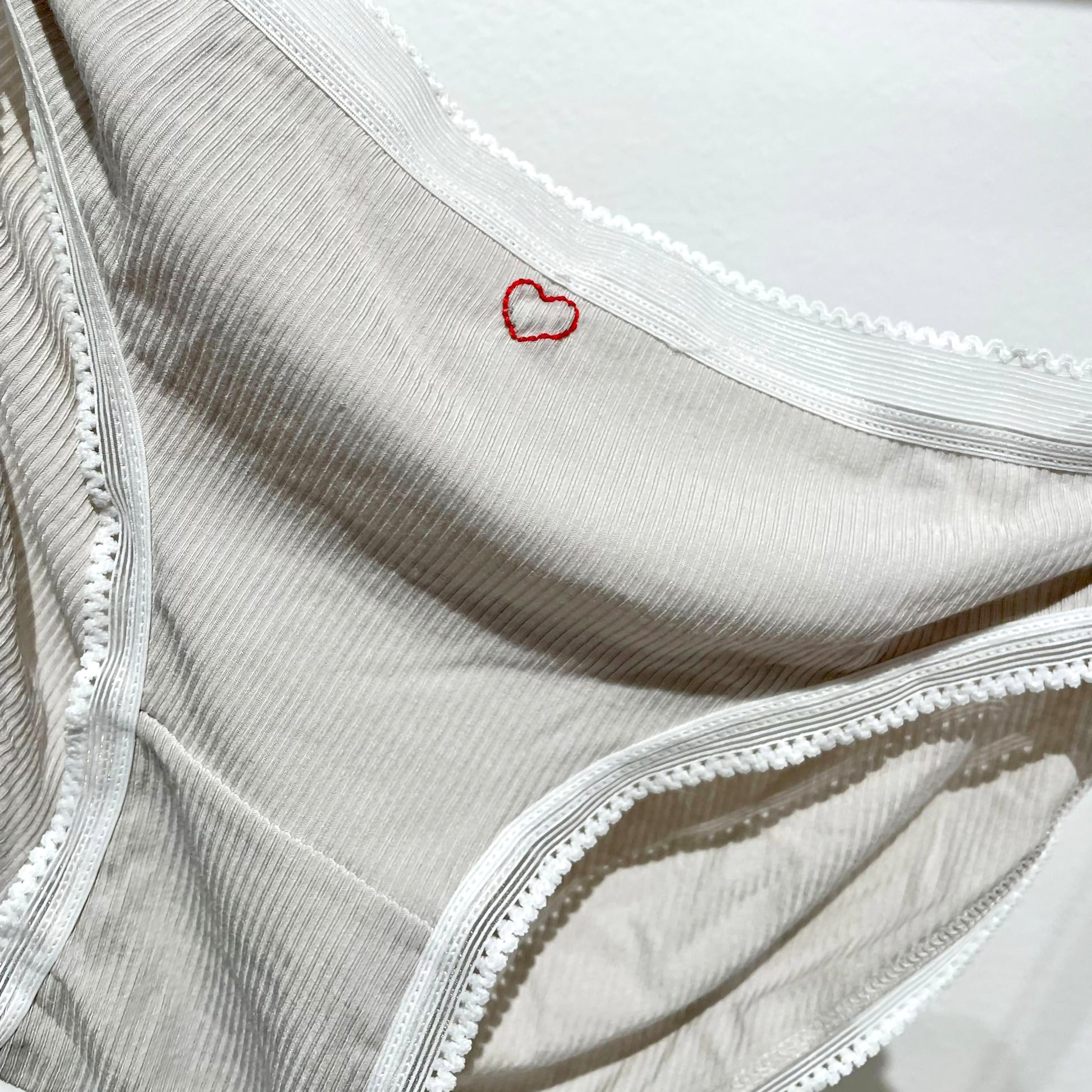 Rita_Ricami_Slip_Pizzo_Grigio_Chiaro_Cuore_01